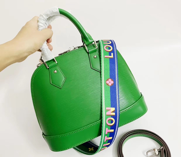 ルイヴィトンバッグ背面デザイン